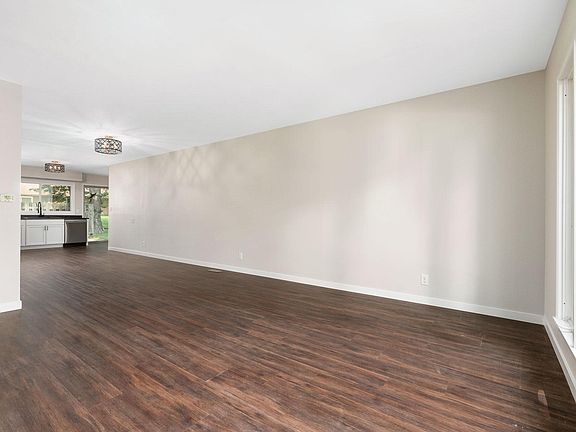3rd image of 4901 Blackford Dr W