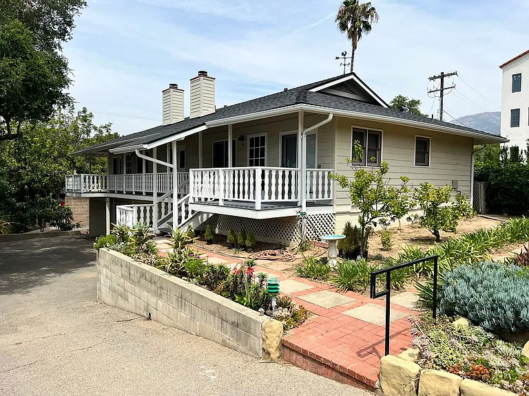 118 W Pedregosa St — Photo 2