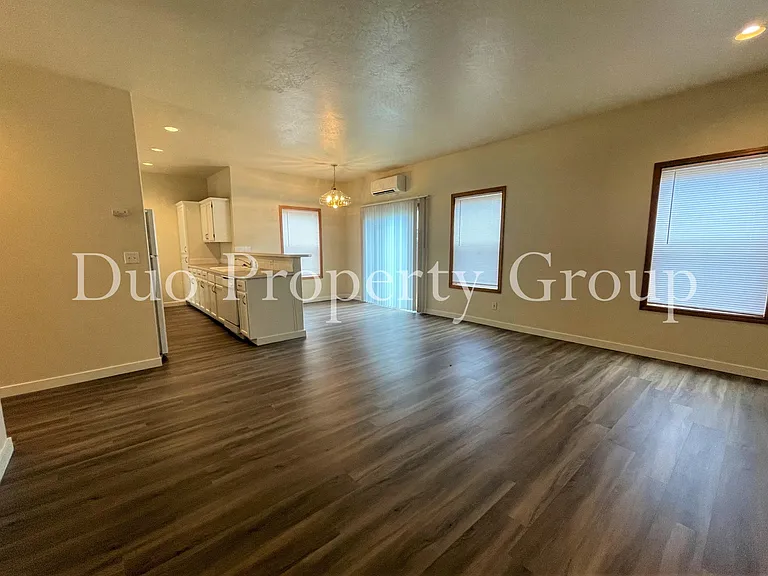 610 S 41st Ct — Photo 6