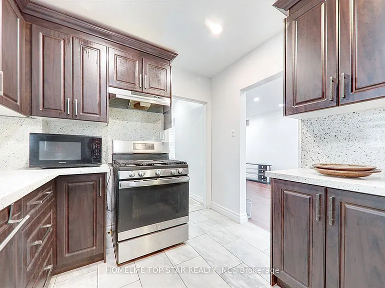 50 Chestnut Cres — Photo 10
