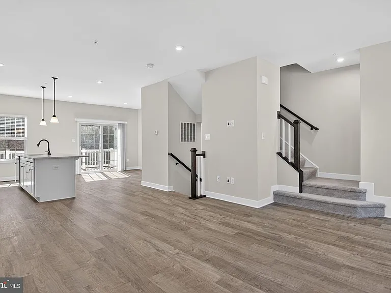 19753 Green Village Dr — Photo 5