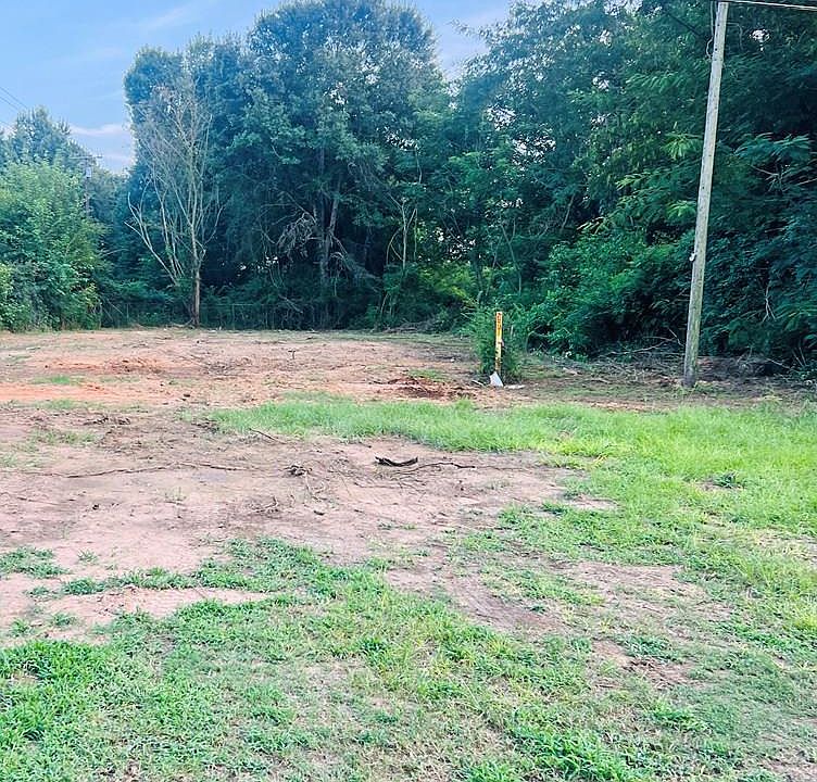 2nd image of 611 Fincher Dr