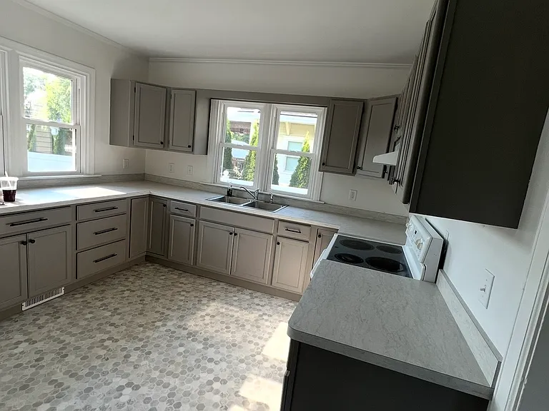 316 Oakwood Ave — Photo 3