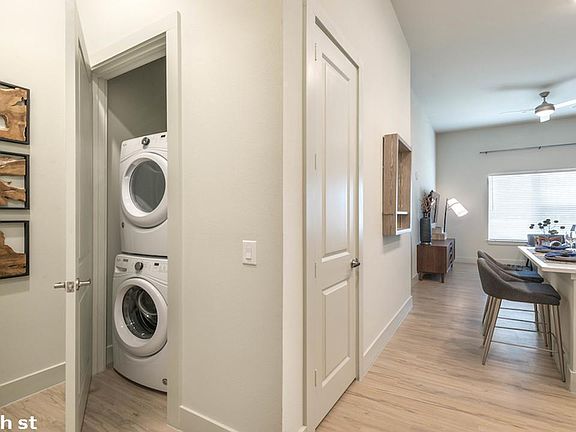 5th image of 710 E 12th St #1113