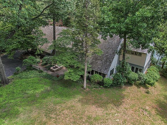 3rd image of 46 Lakewood Dr