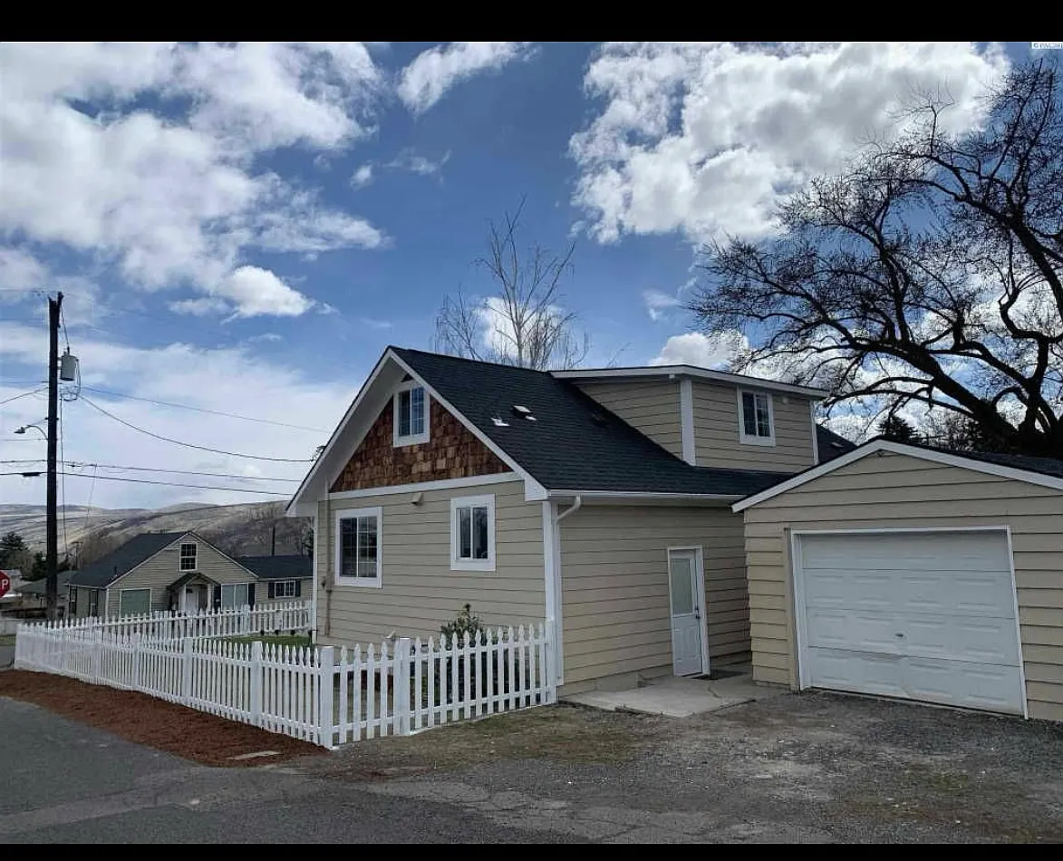3 bed, 1830 sqft, $2,400 — Photo 2