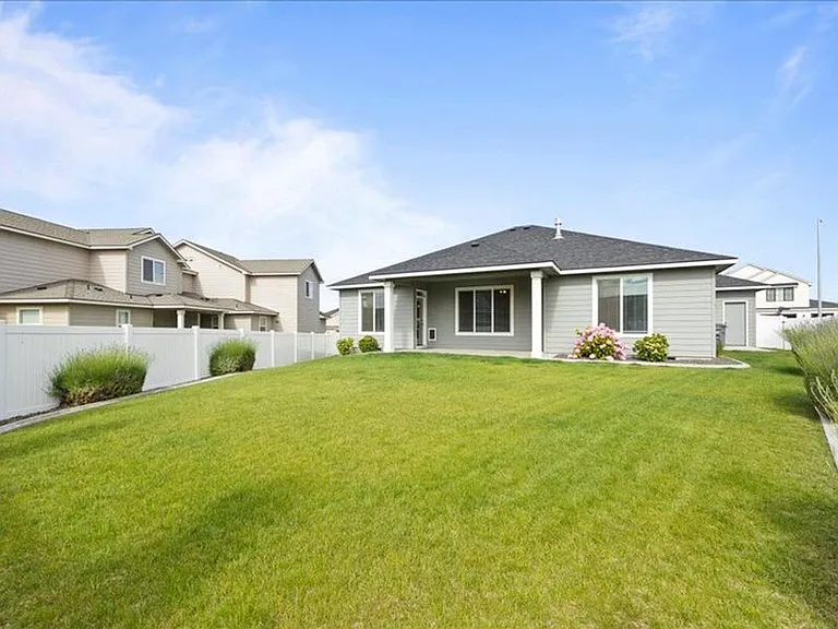 4725 Roark Dr — Photo 24