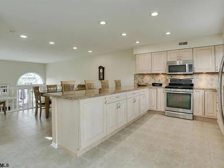 433 Albacore Ln — Photo 8