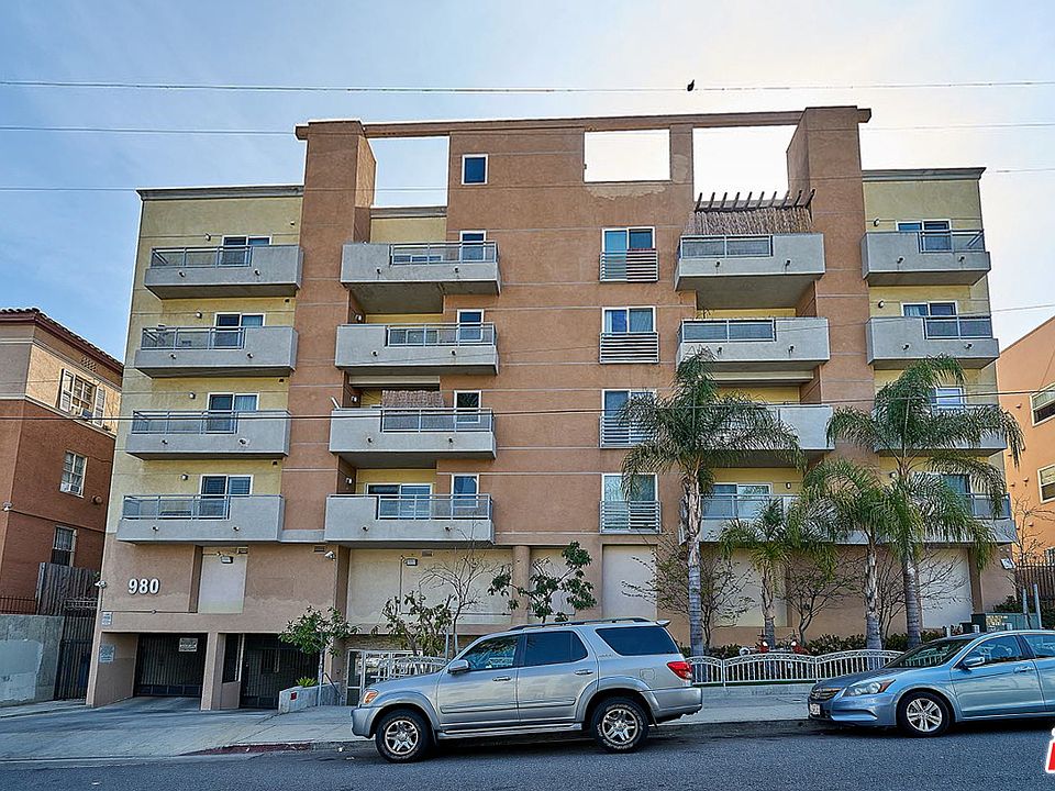 1st image of 980 S Oxford Ave Unit 405