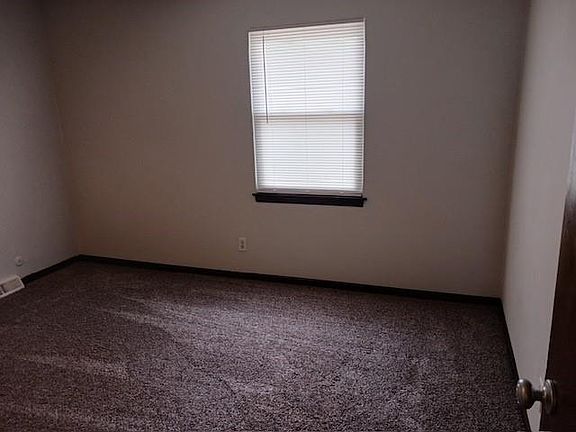 4th image of 7418-20 Englewood Ave