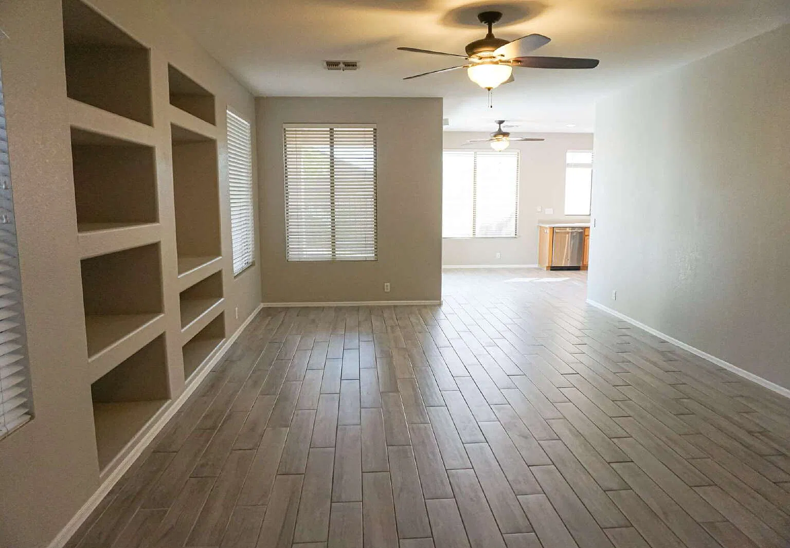 2623 E Detroit Pl — Photo 3