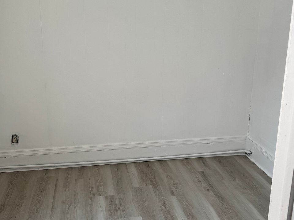 1st image of 914 Main St Floor 2