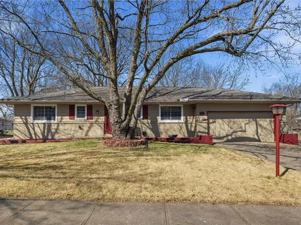 713 S Sunset Dr, Olathe, KS 66061