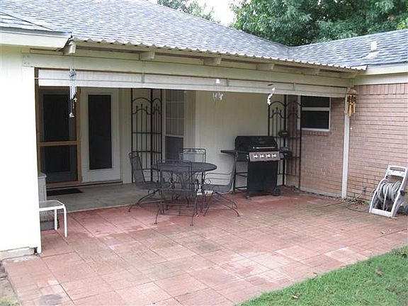3rd image of 1603 Southgate Dr