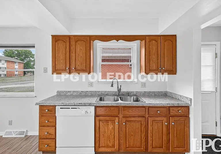 1818 Christian Ave — Photo 13