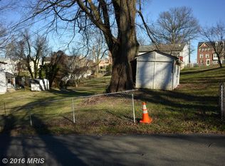 902 Old Walnut St, Capitol Heights, MD 20743