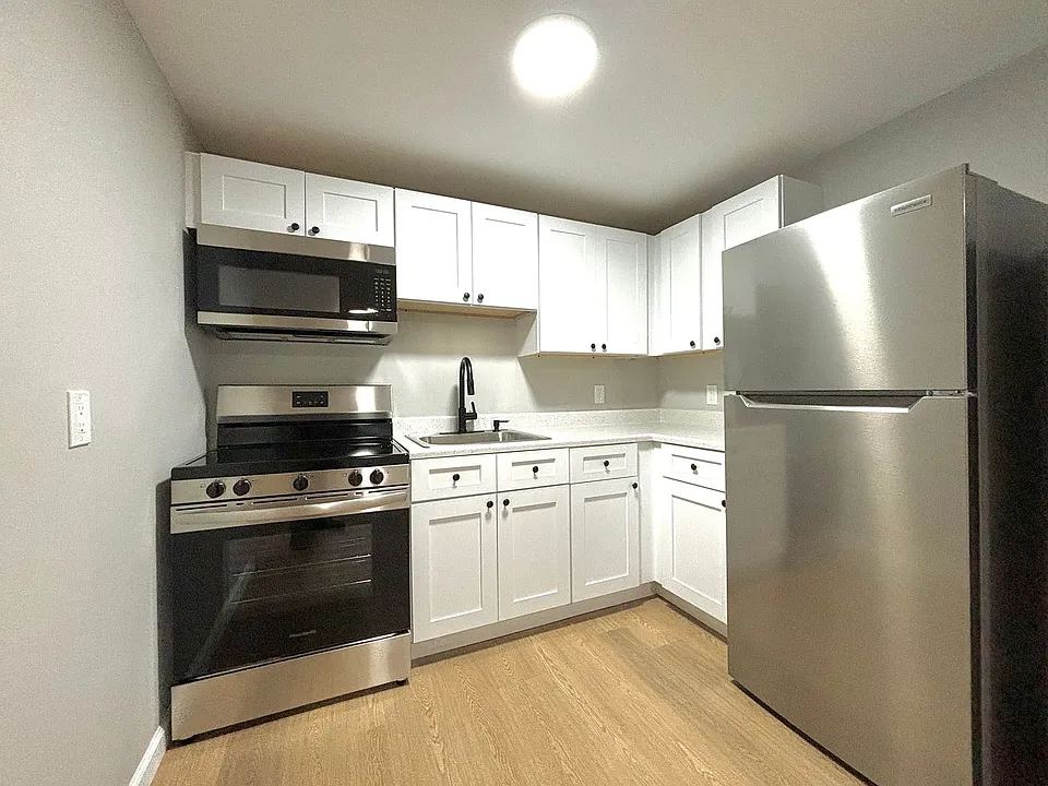 142 S Main St #3D