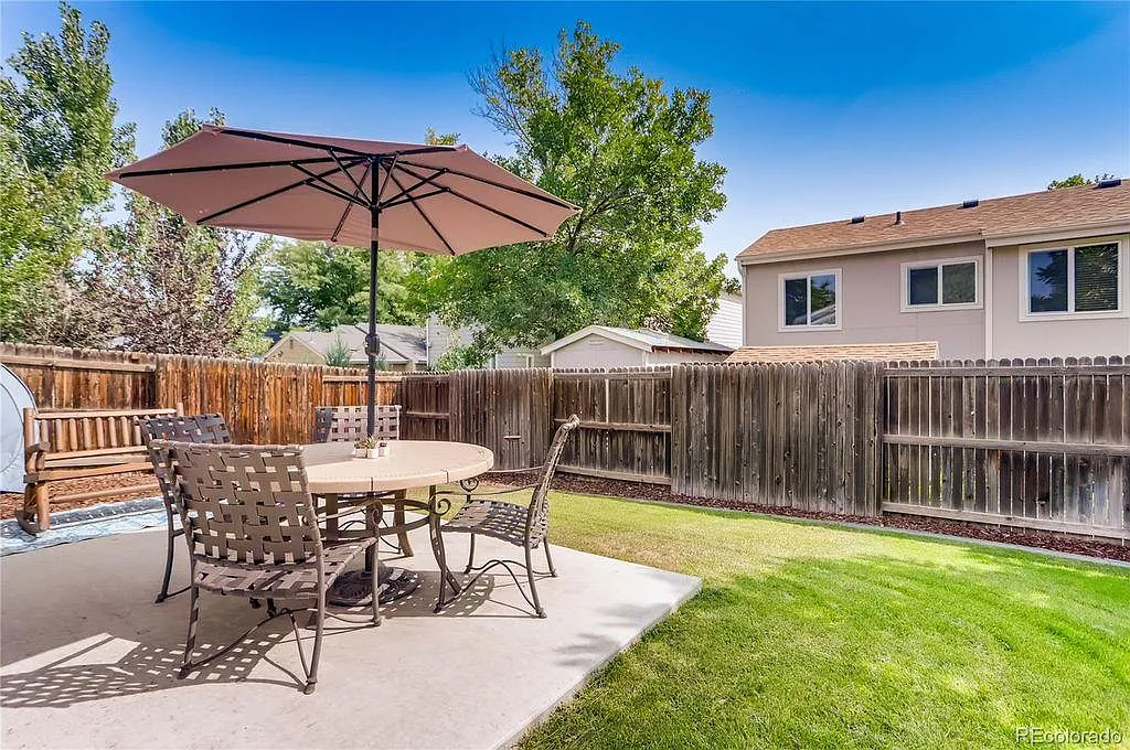 2340 Redwood Ave — Photo 4