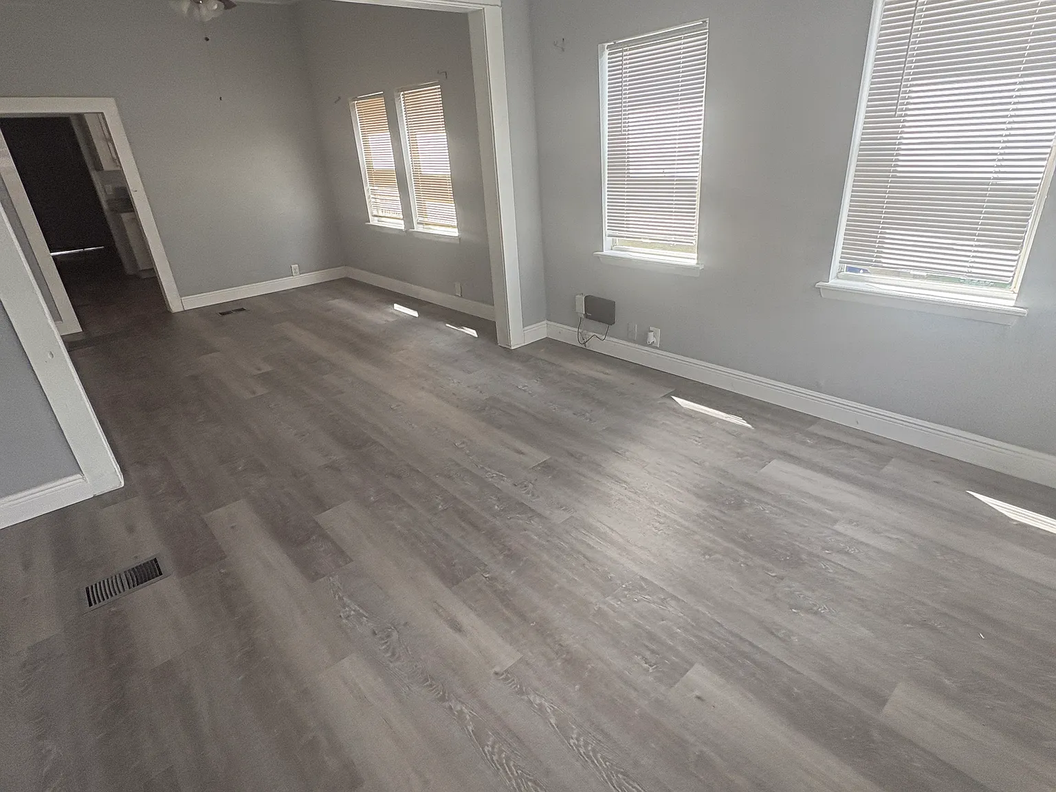 2312 W Spruce St — Photo 2