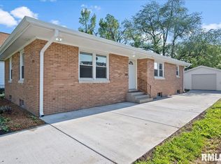 1932 S 1st St, Springfield, IL 62704