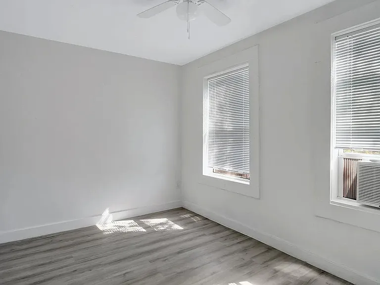 2737 Stuart Dr — Photo 9
