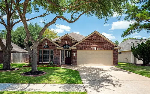 18310 Cobblestone Dr Photo 1