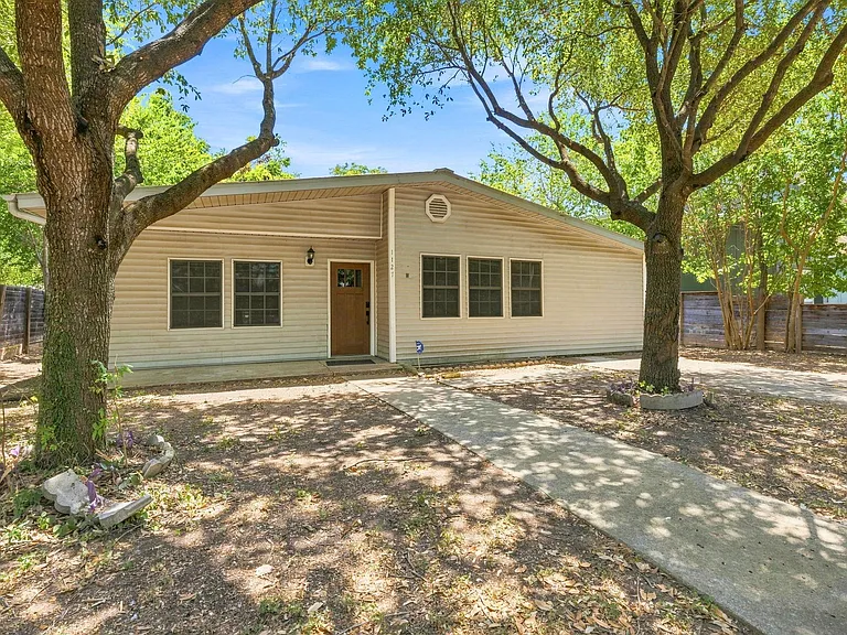 1127 Denfield St — Photo 1