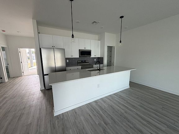 4th image of 4617 27th St SW