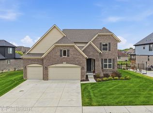 35754 Addison Dr, New Baltimore, MI 48047