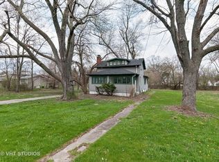 951 N Main St, Glen Ellyn, IL 60137