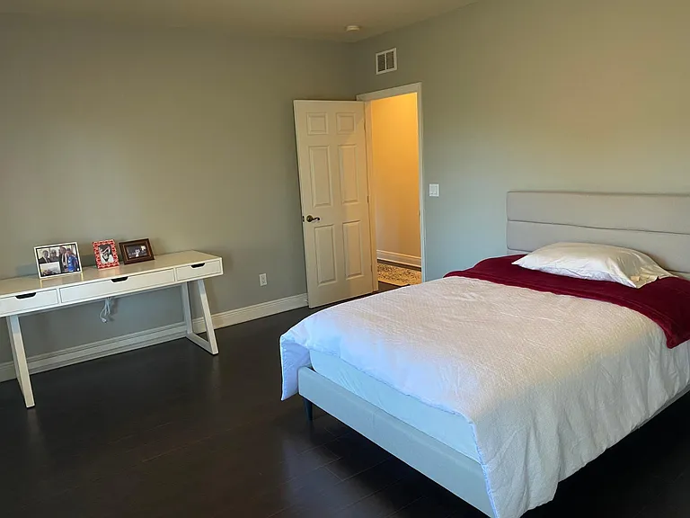 1715 W Watrous Ave — Photo 21