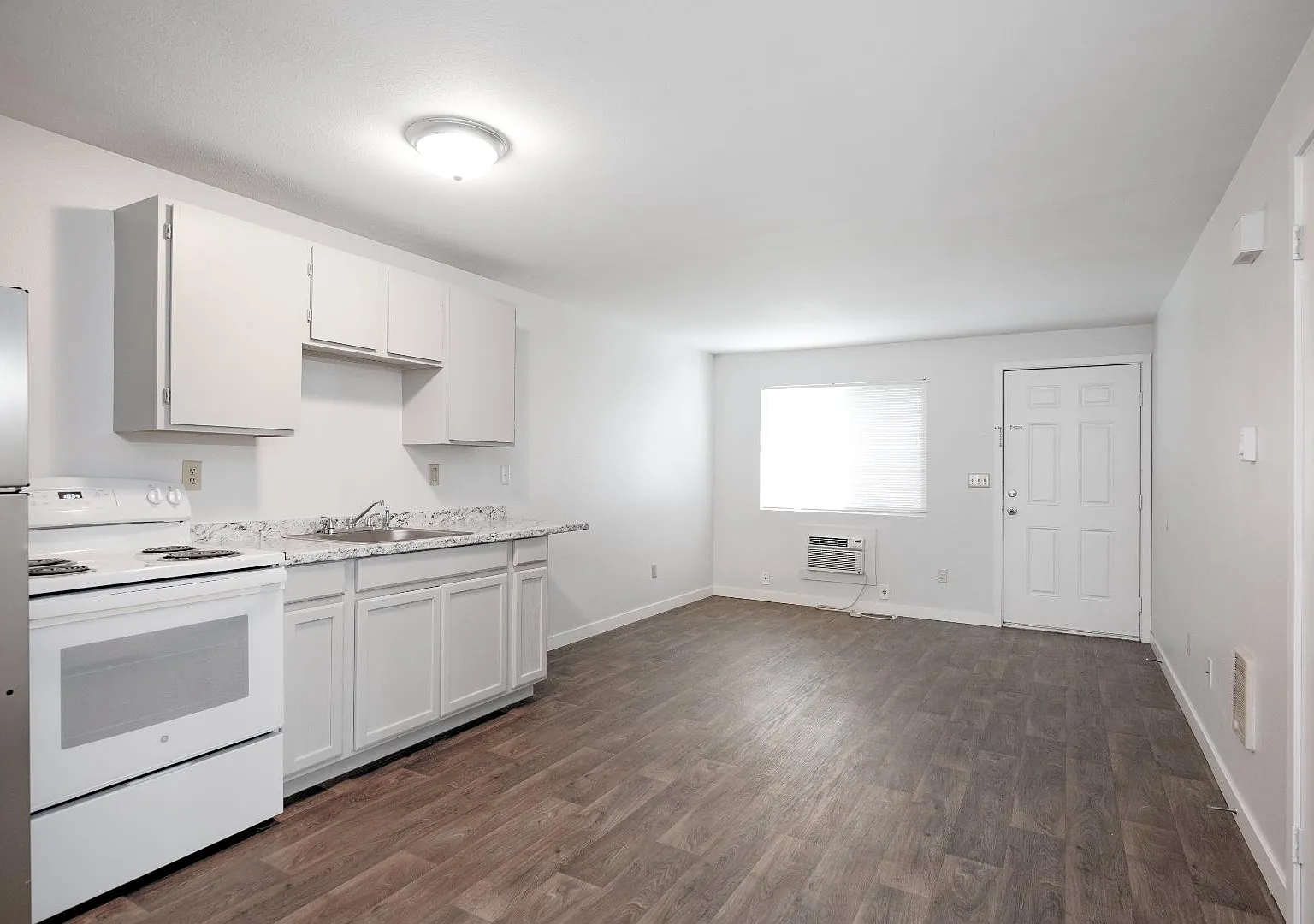 602 N 3rd St - 5 — Photo 2