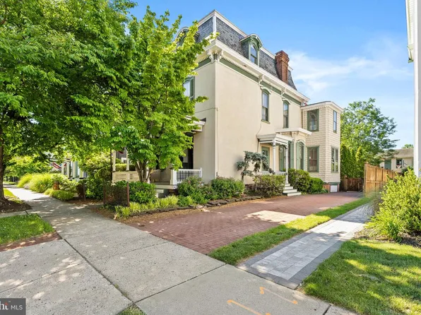 204 E Washington Ave, Newtown, PA 18940