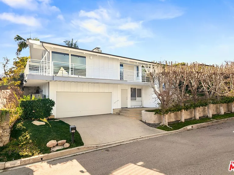 1127 Angelo Dr — Photo 26