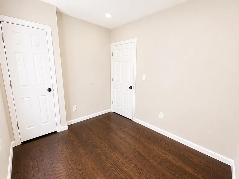 566-568 Summer Ave #2L — Photo 11
