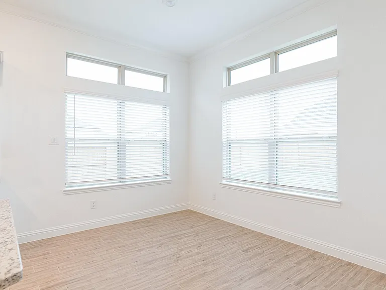 1403 Woodson Ridge Ln — Photo 36