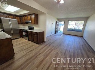 809 NW C St APT A, Grants Pass, OR