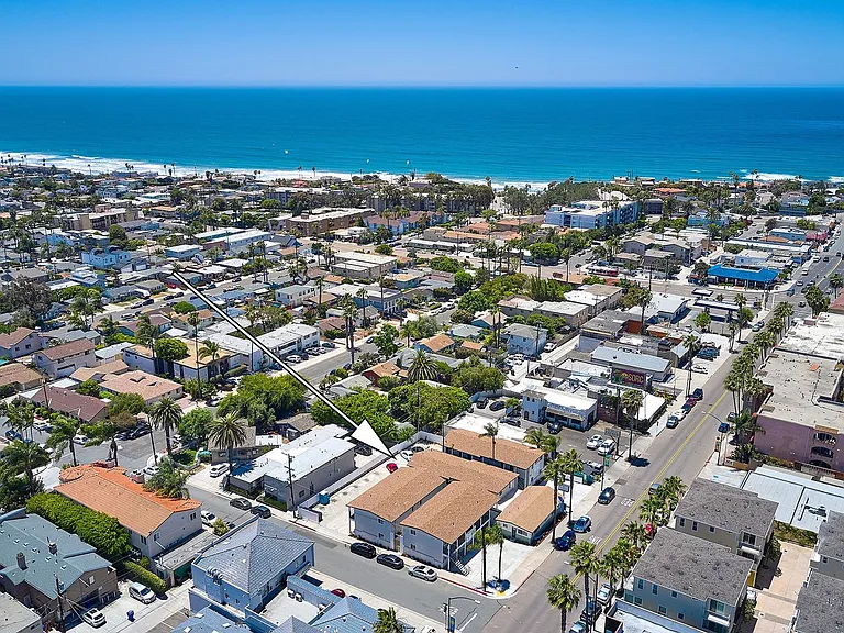 Newly Renovated Community 2 Blocks From The Beach! — Photo 30
