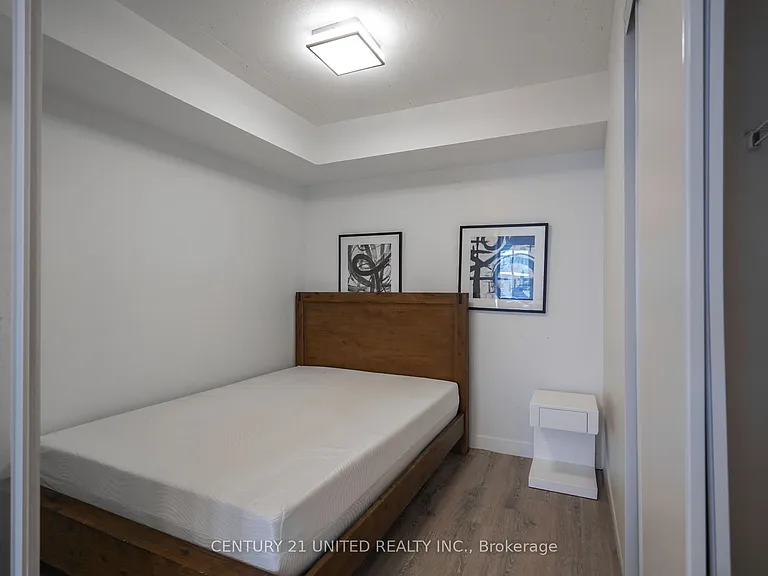 100 Bond St E #1002 — Photo 9
