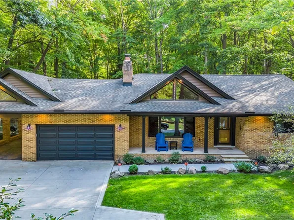 916 Woodmere Dr, Broadview Heights, OH 44147