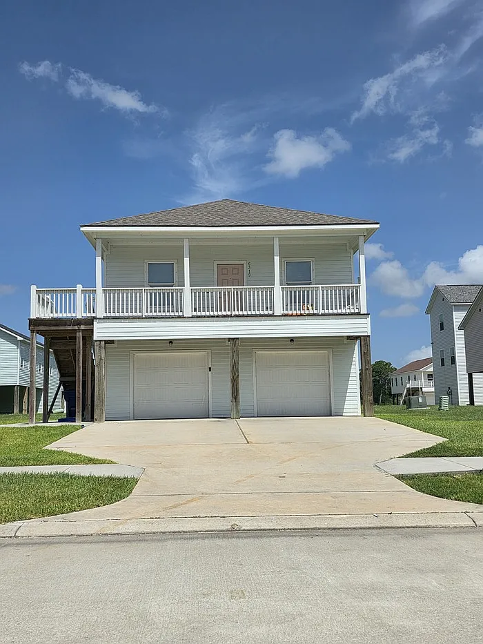 3 bed, 2.0 bath, 1400 sqft, $1,472 — Photo 1