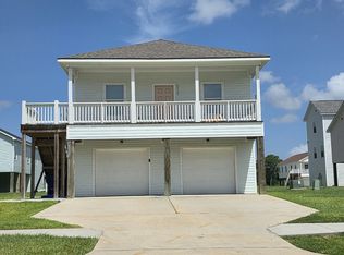 6319 Red Oak Dr, Hitchcock, TX 77563