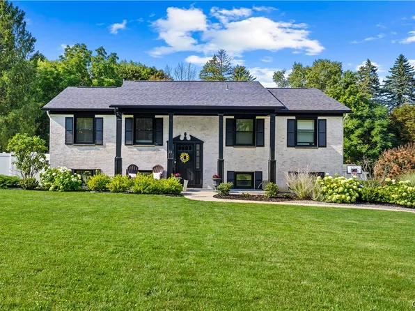 12 Woodberry Rd, New Hartford, NY 13413