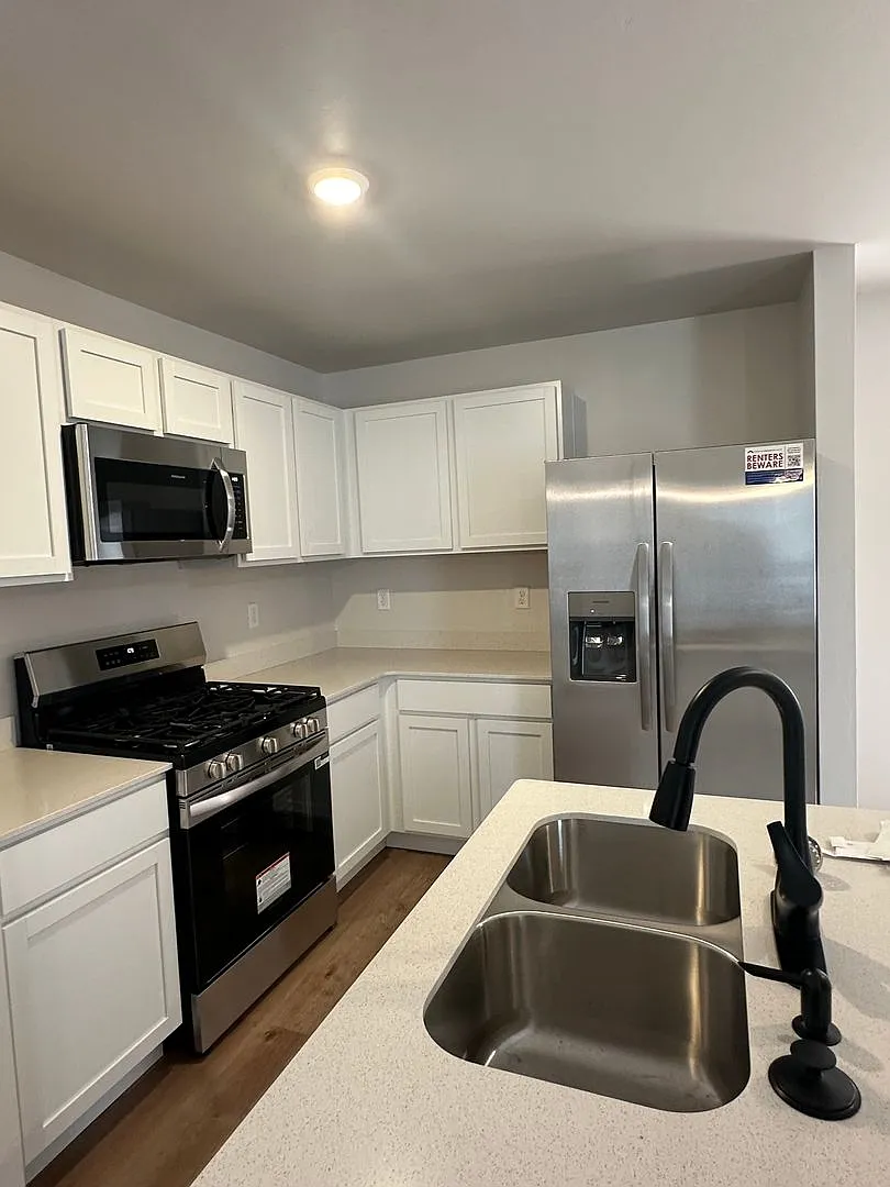 Pre-Leasing Now! Discover Comfortable Living in This 3-Bedroom, 2-Bath Home in Oklahoma City — Photo 3