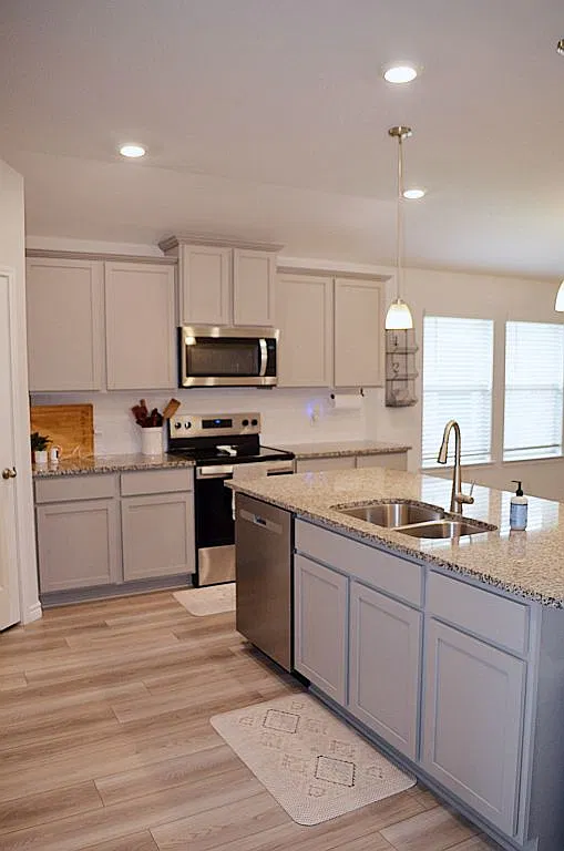 4 bed, 2071 sqft, $2,250 — Photo 4