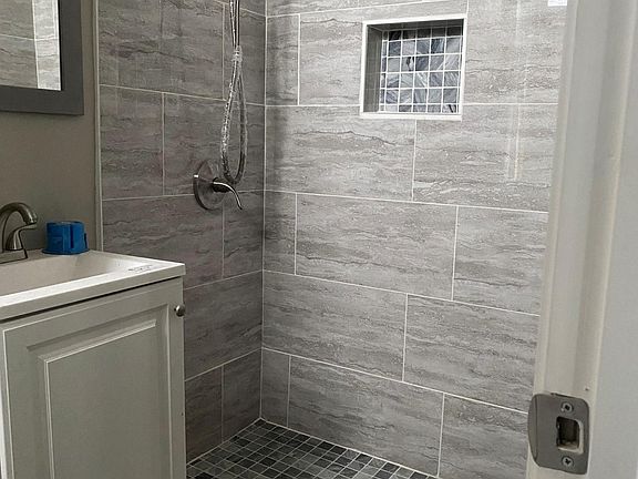 3rd image of 1721 Baymiller St #2D