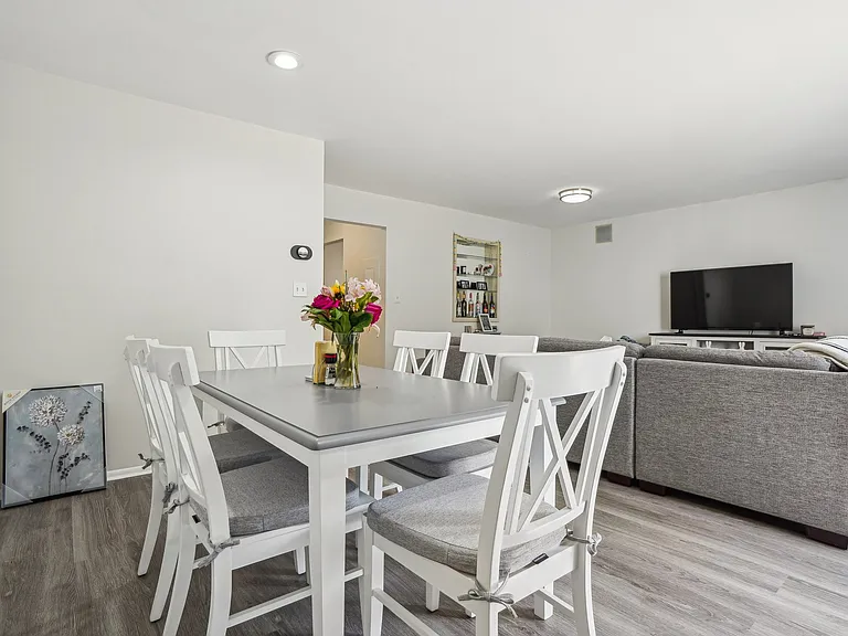 165 Essex Ave #110 — Photo 6