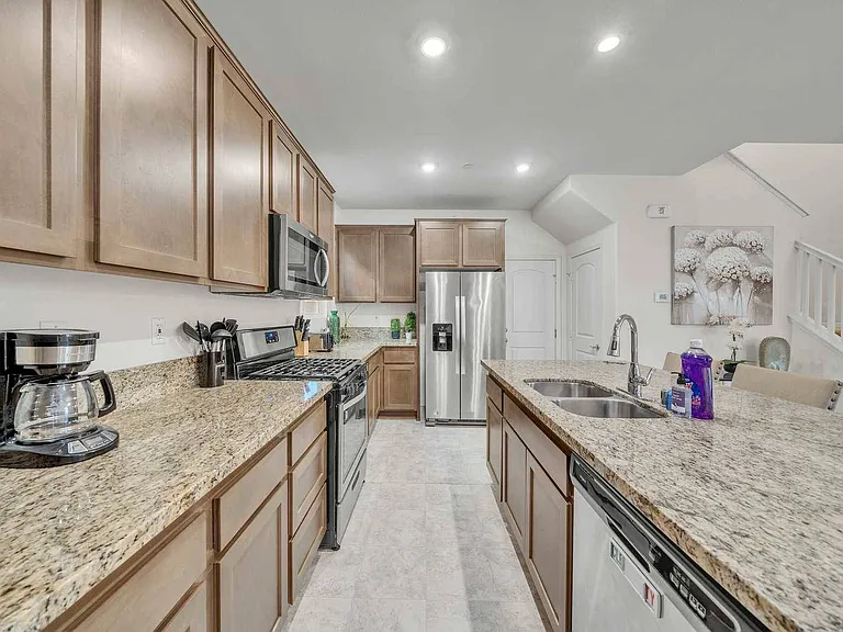 630 W Woodcrest St — Photo 52