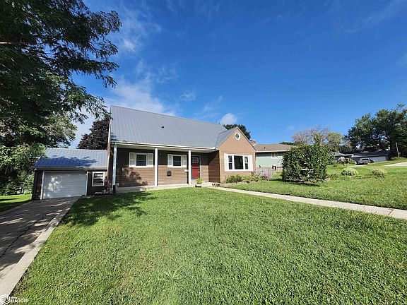 2nd image of 806 Forest Dr