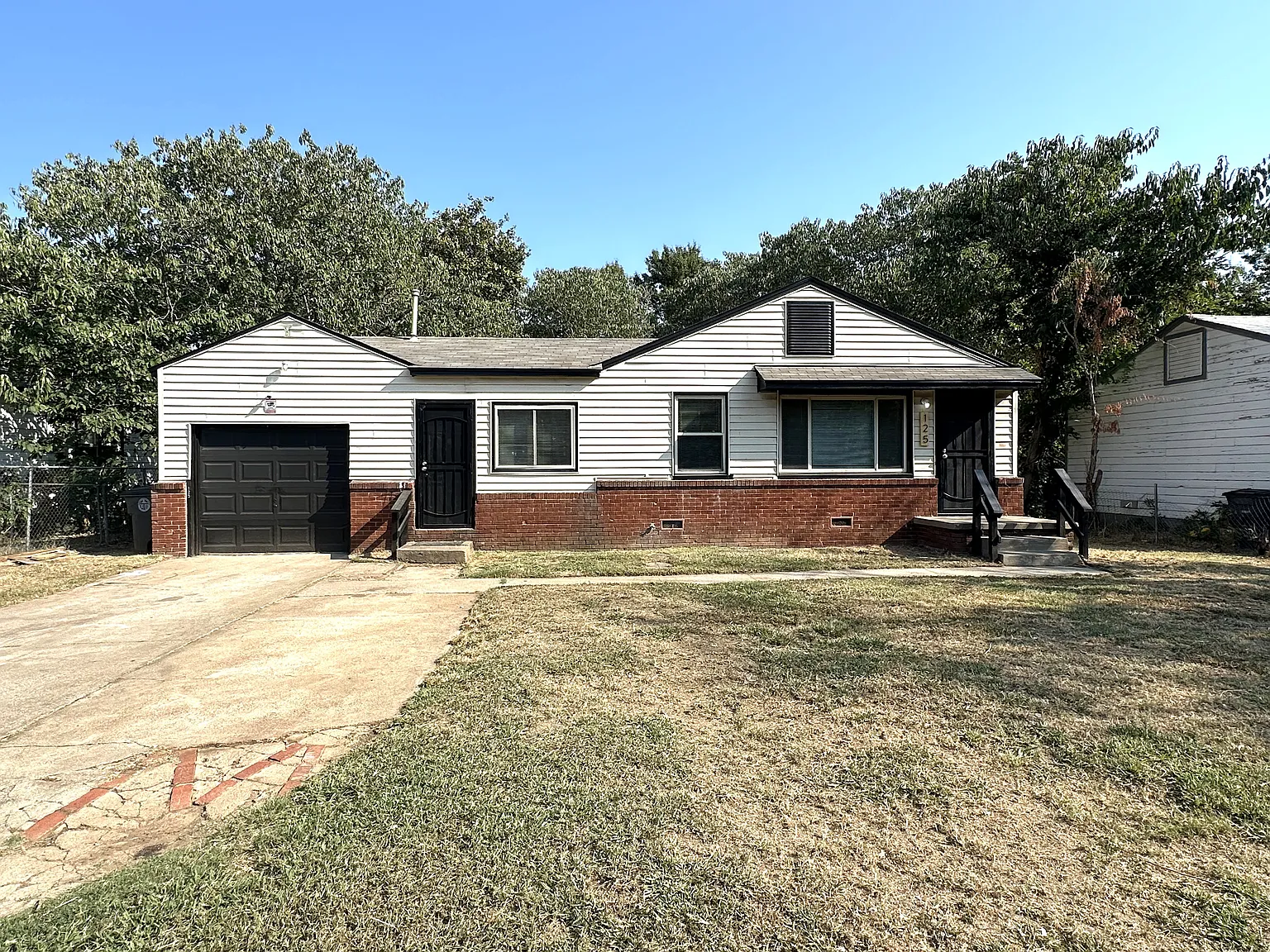 4 bed, 994 sqft, $1,250 — Photo 1